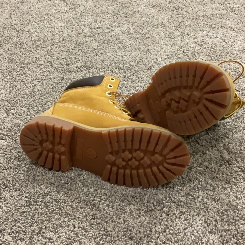 Youth Timberlands- great condition - Picture 3 of 6